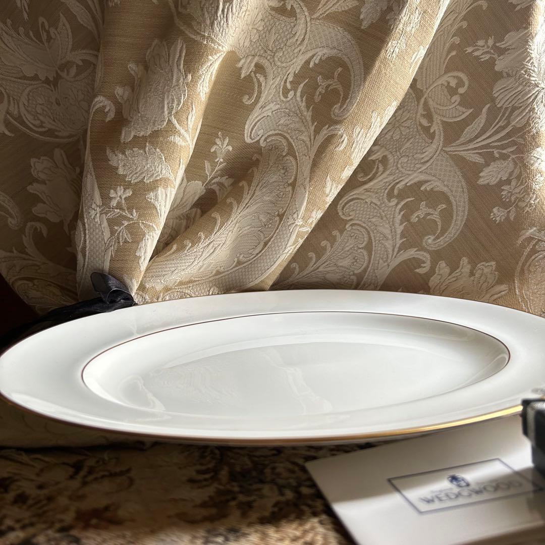 黒壺 WEDEWOOD CALIFORNIA 英国の輝きを纏う オーバルプラター