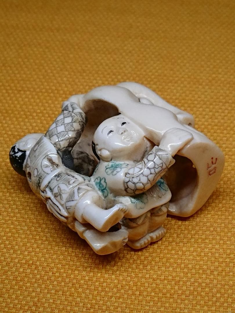 人形　 細密彫刻　根付　天然素材　置物　インテリア　工芸品　美術品　A2559