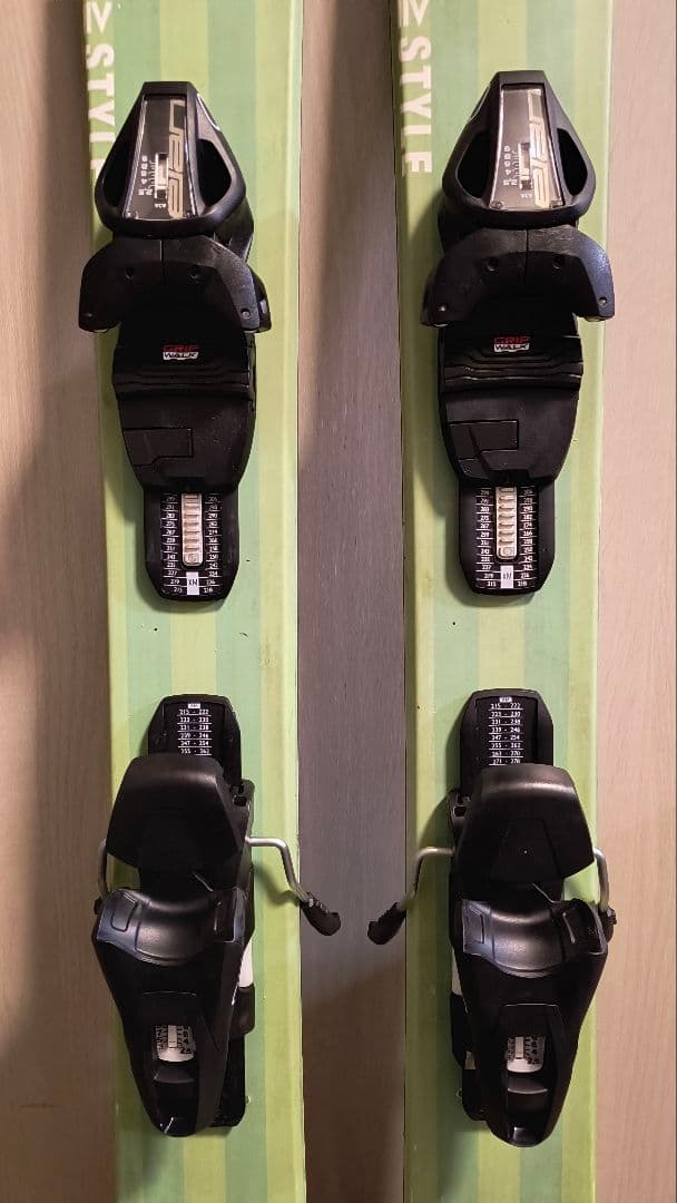 【絶版・超美品】ブルーモリス ミスティック 130cm スキーボード チューン済