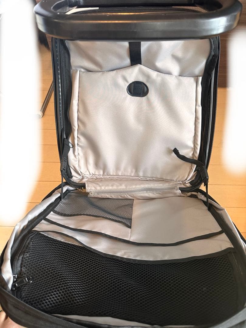 シオン♾️Q-BOXキャリーバッグ座れる多機能 軽量 20インチ機内持ち込み