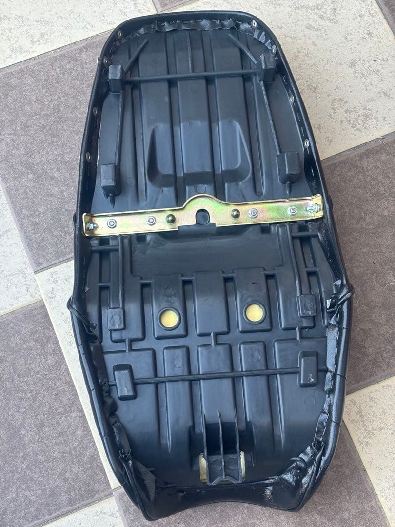 バリオス　２型　黒皮ボタン　タックロールシート /GSX250FX あんこ抜き