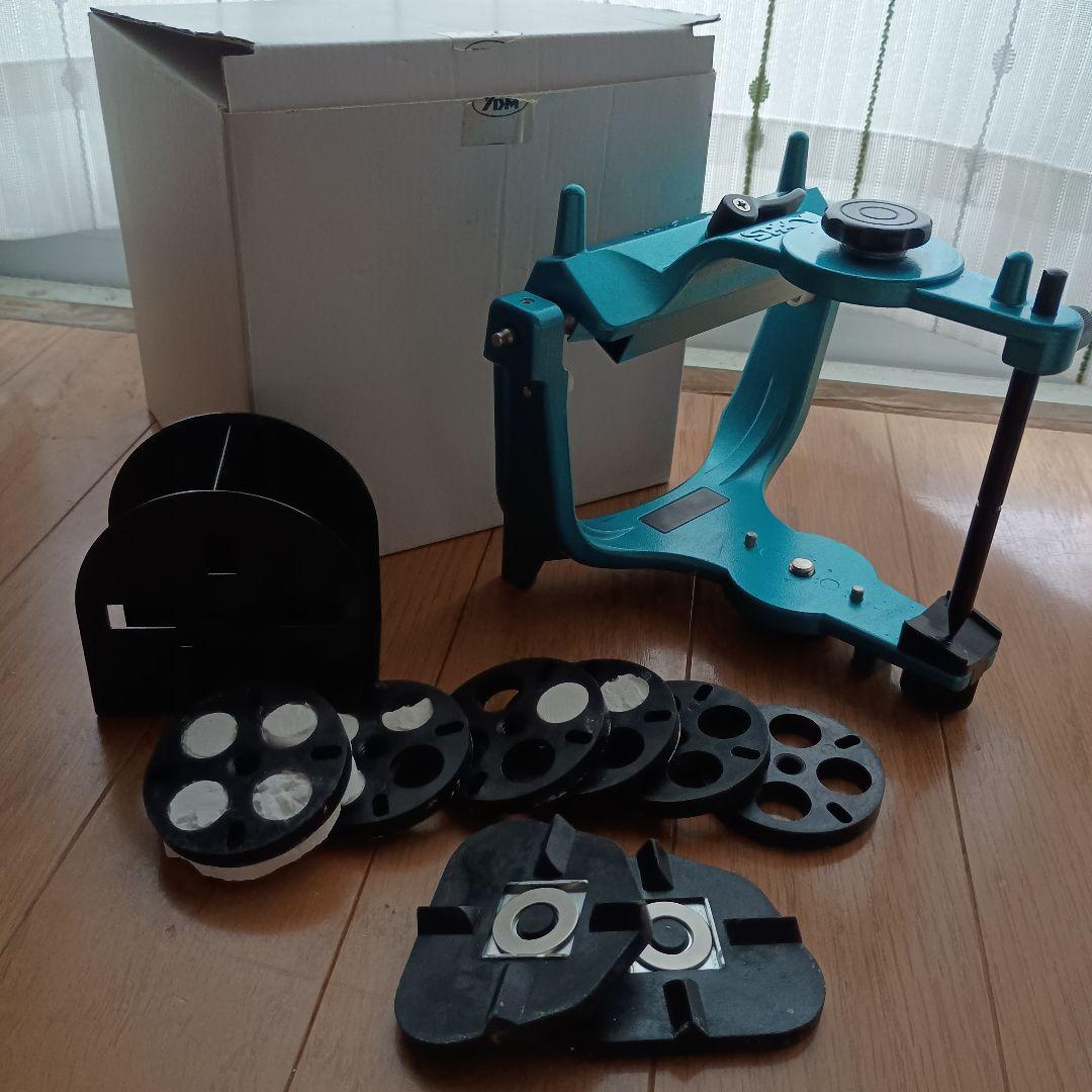 歯科技工　スペイシー咬合器アルコン型B咬合平面板付き　歯科用咬合器