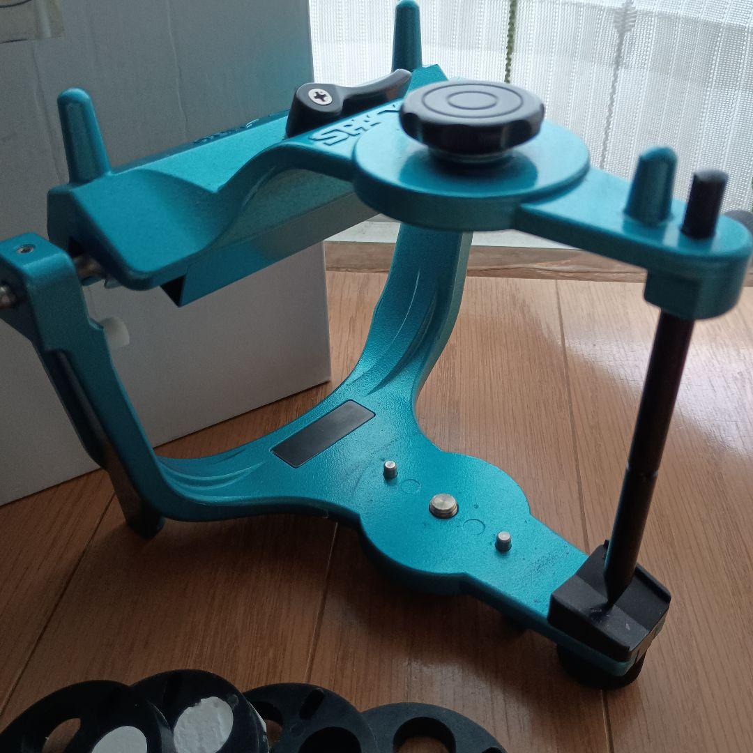 歯科技工　スペイシー咬合器アルコン型B咬合平面板付き　歯科用咬合器