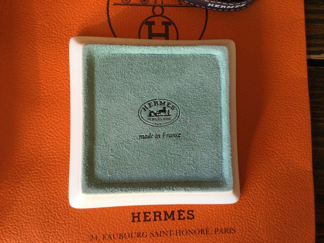 HERMES エルメス　蝶柄小皿　箱紙袋リボン付き 新品未使用