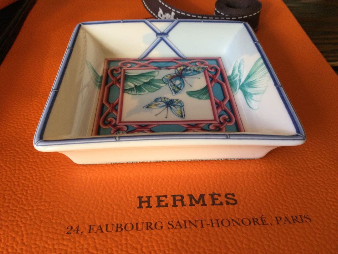 HERMES エルメス　蝶柄小皿　箱紙袋リボン付き 新品未使用