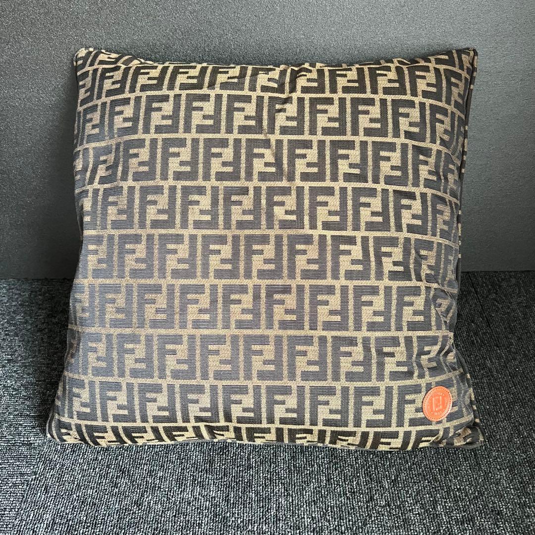 FENDI FF ロゴクッション　フェンディ