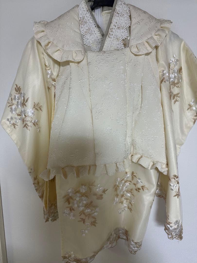 キャサリンコテージ　七五三　クリーム色 被布着 花柄刺繍　アイボリー 着物