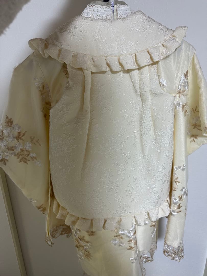 キャサリンコテージ　七五三　クリーム色 被布着 花柄刺繍　アイボリー 着物