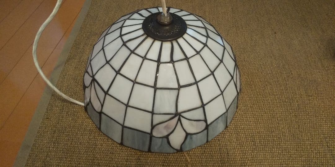 ハンドメイド最安値ステンドグラス3灯式ペンダントライト昭和レトロ　ステンドグラス