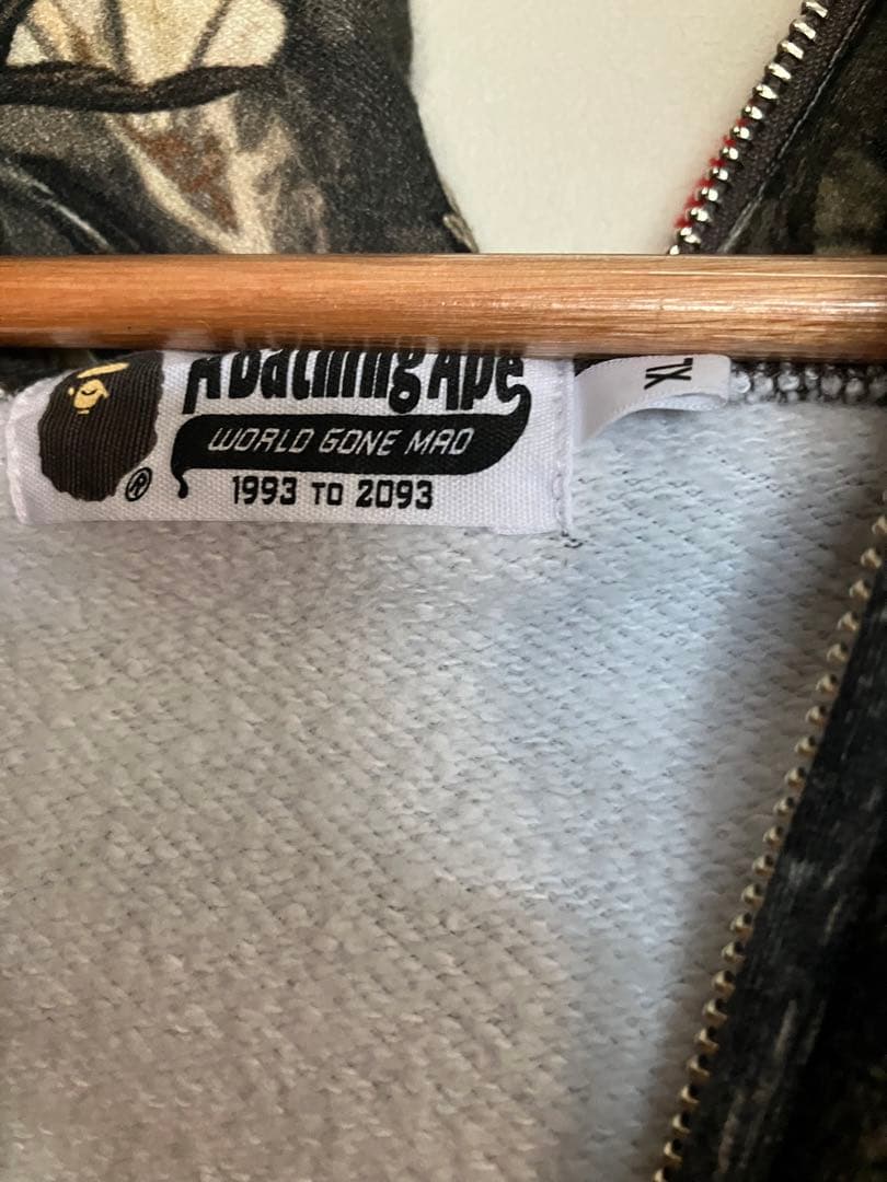 A BATHING APE シャークパーカー