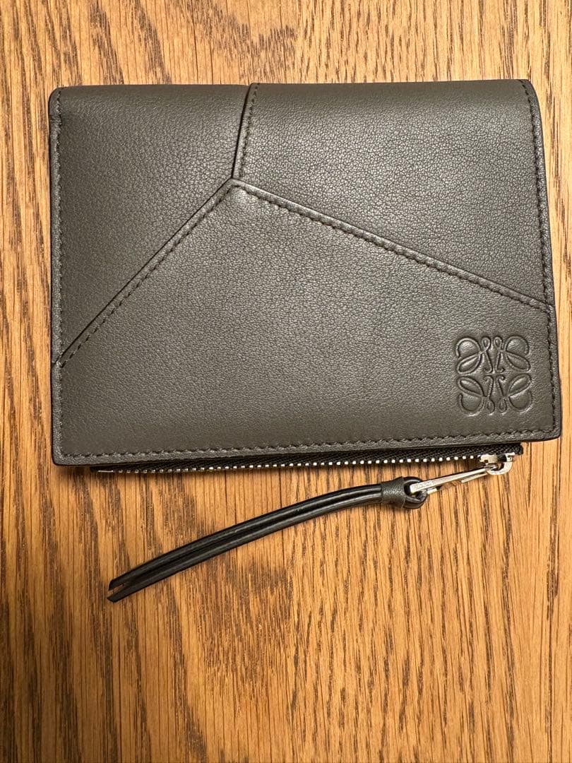 LOEWE グレー 二つ折り財布