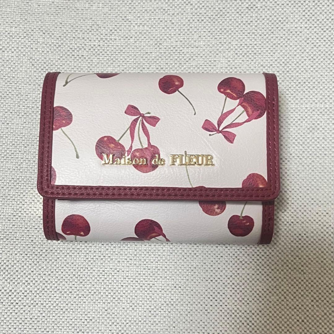 メゾンドフルール　チェリー柄ウォレット　アイボリー