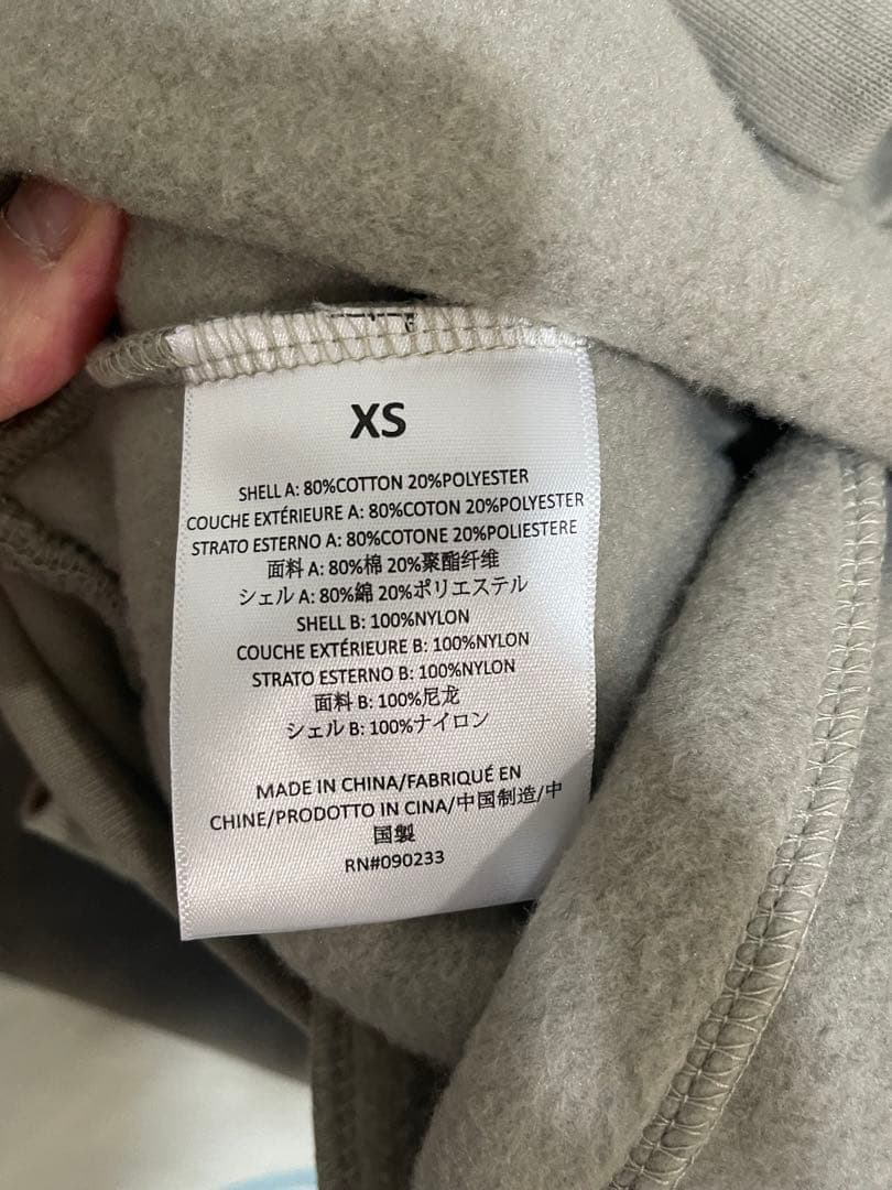 ESSENTIALS FEAR OF GOD グレー フーディ価格28600円