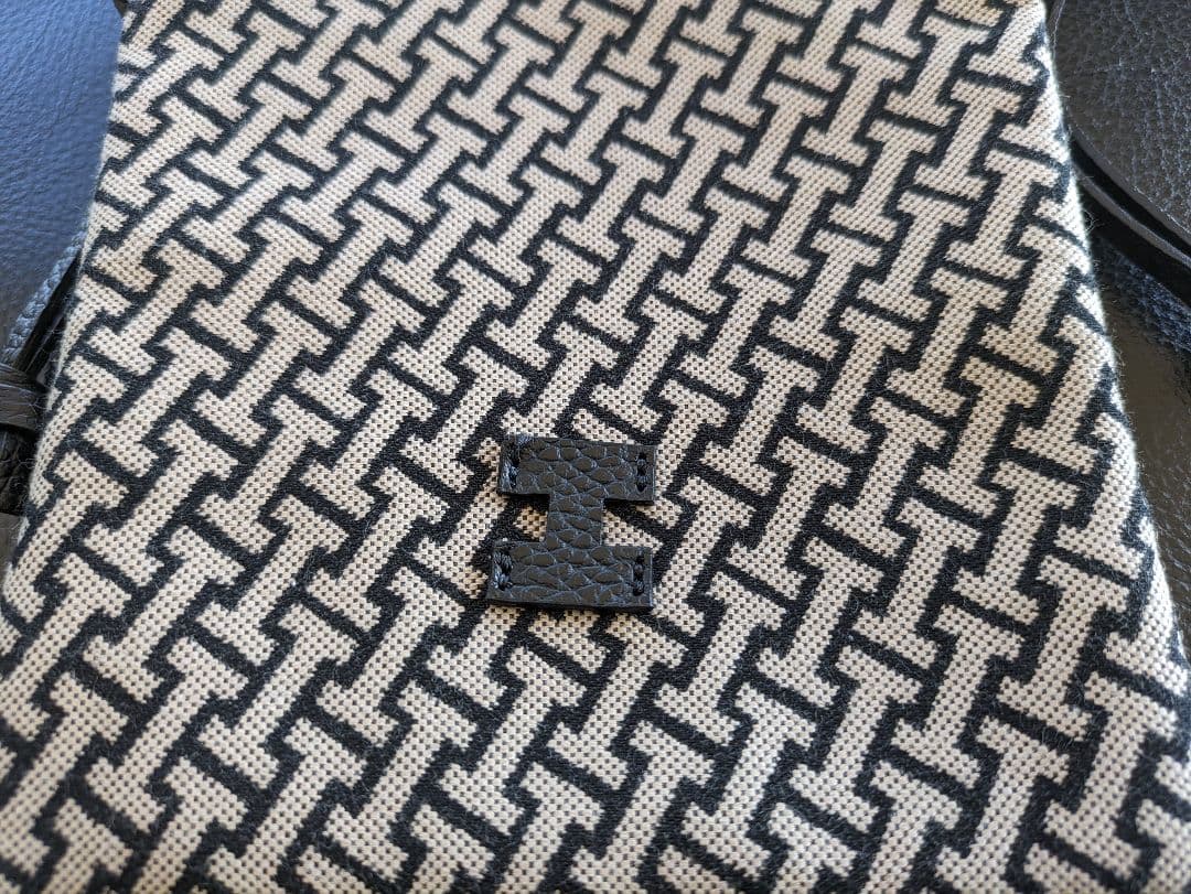 イアクッチ　ポーチ