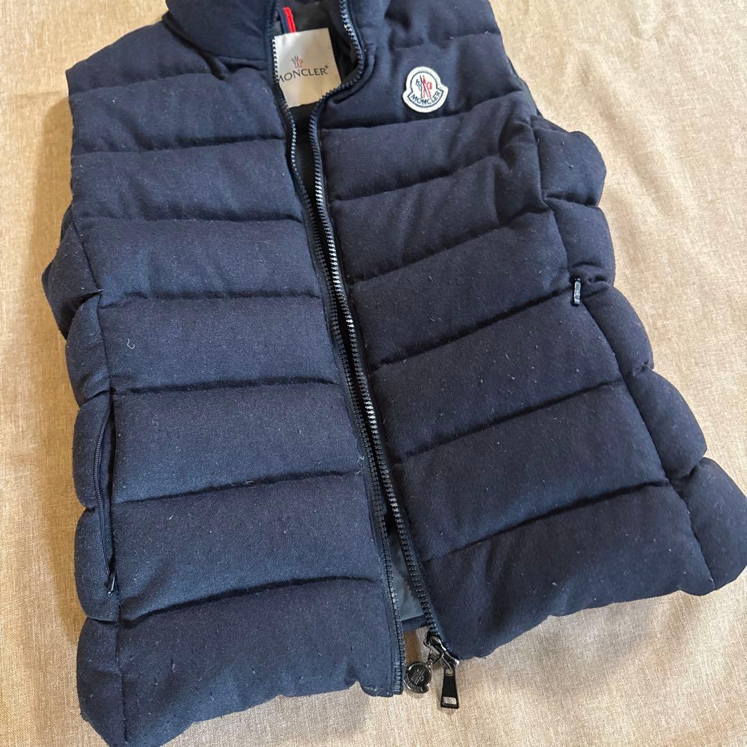 MONCLER 黒ダウンベスト