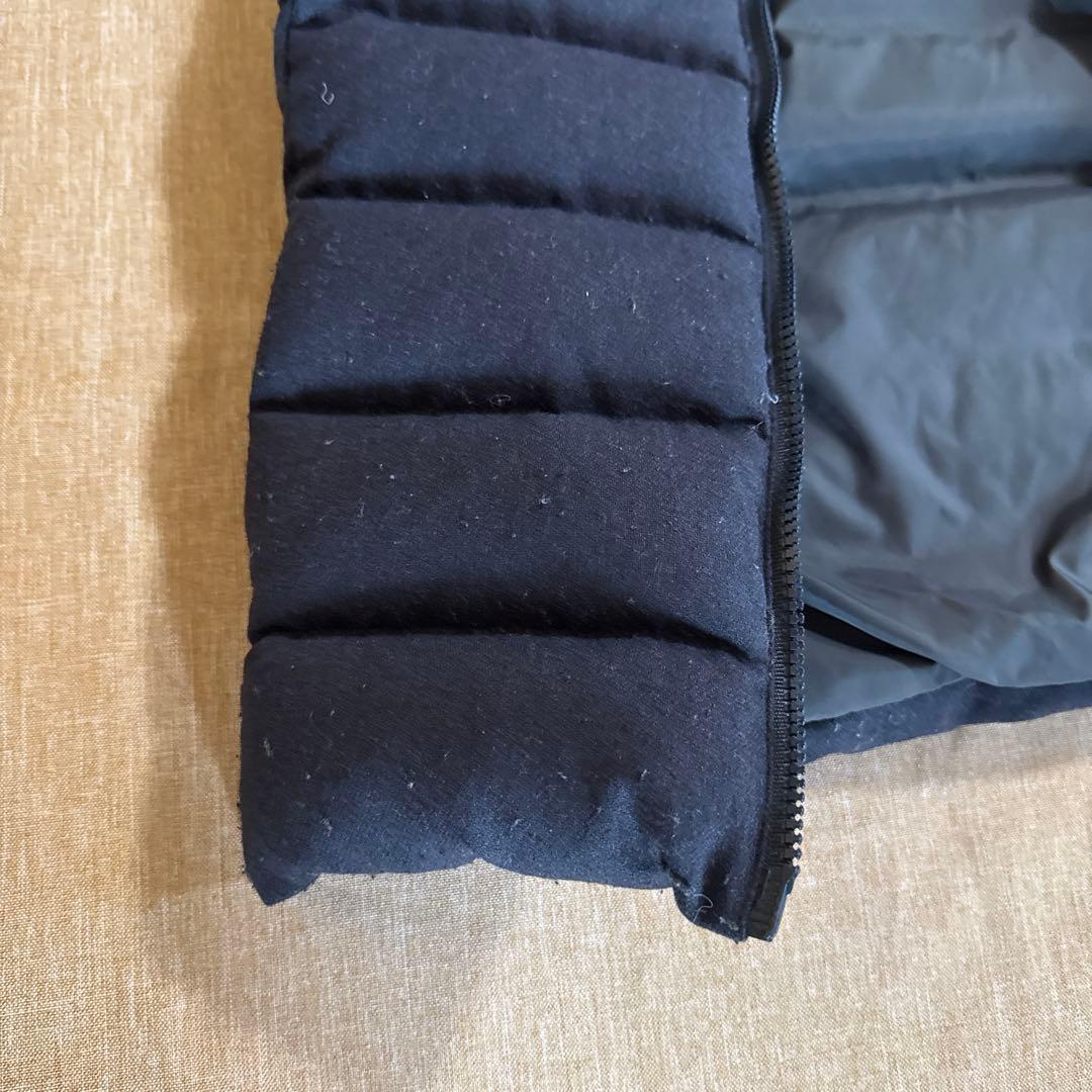 MONCLER 黒ダウンベスト