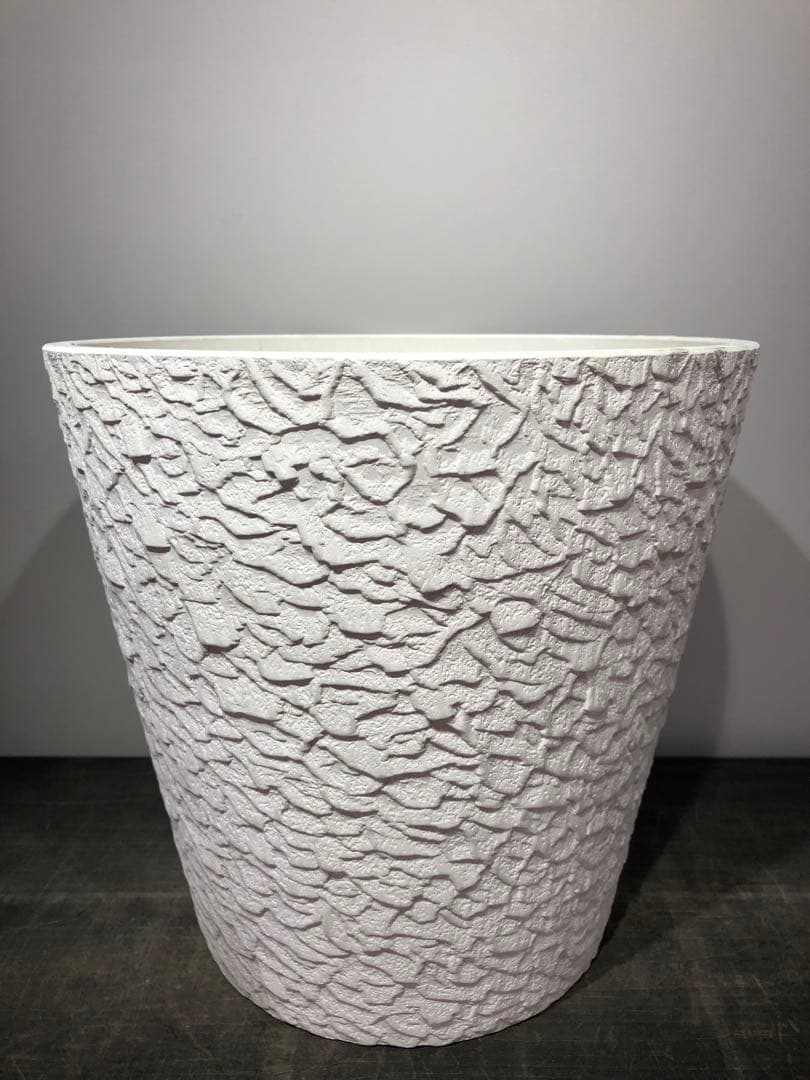 鉢カバー　樹脂製　白色　柄入り　8号(現物)