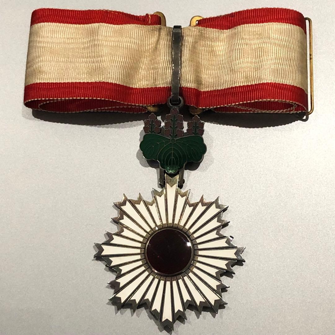 【訳アリ特価】 日本軍 陸軍 海軍 勲章 記章 徽章 勲三等旭日中綬章 本体のみ