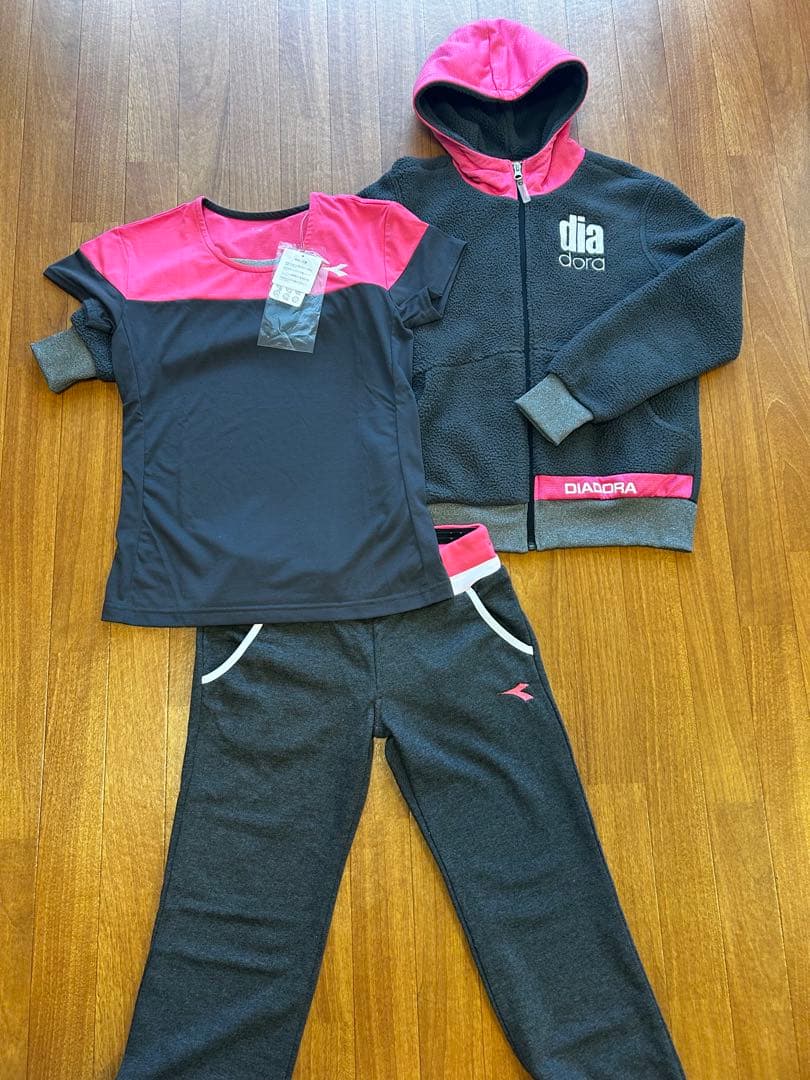 新品タグ付 ディアドラDIADORAかわいいテニスウェア 3点セット❤︎パーカー付