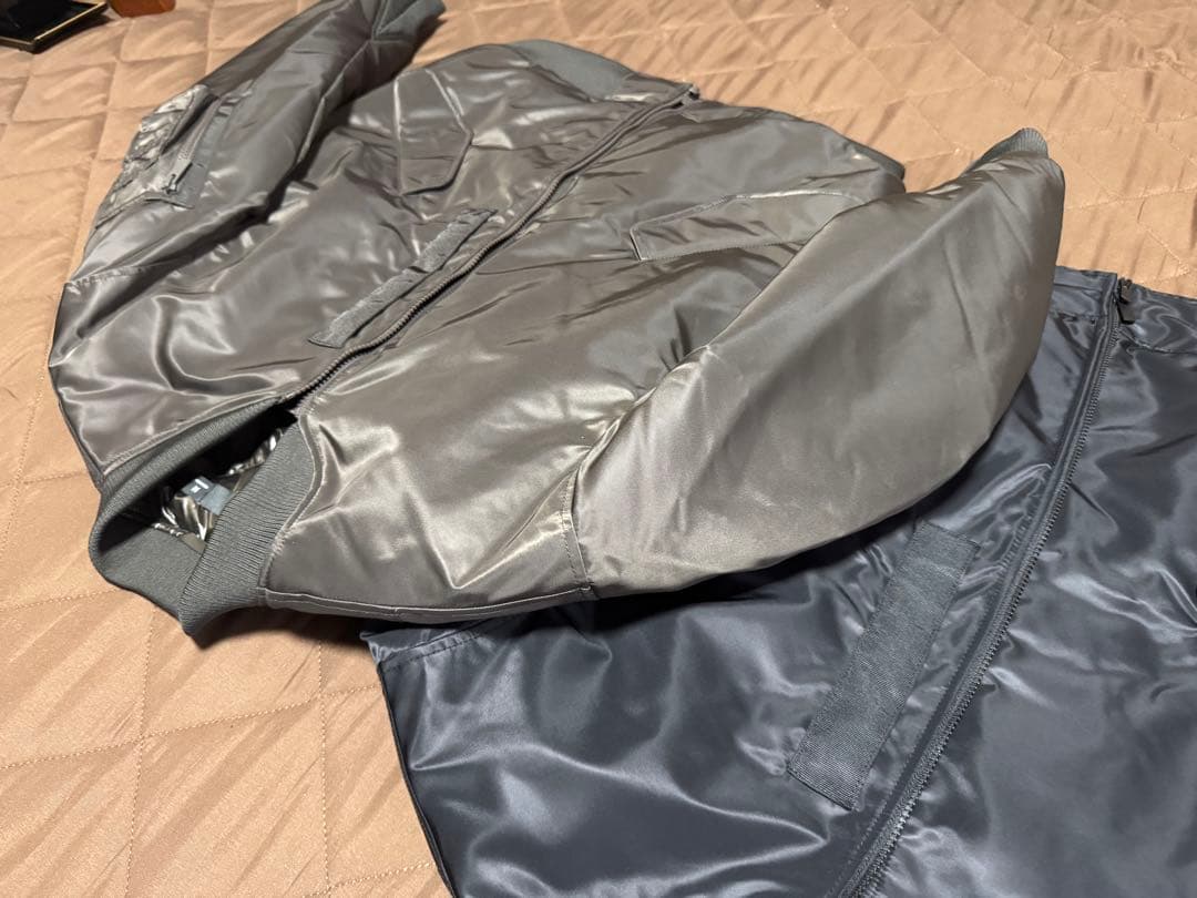 ハイブリッドダウンオーバーサイズMA－1 GLAYとBLACK２つMサイズ
