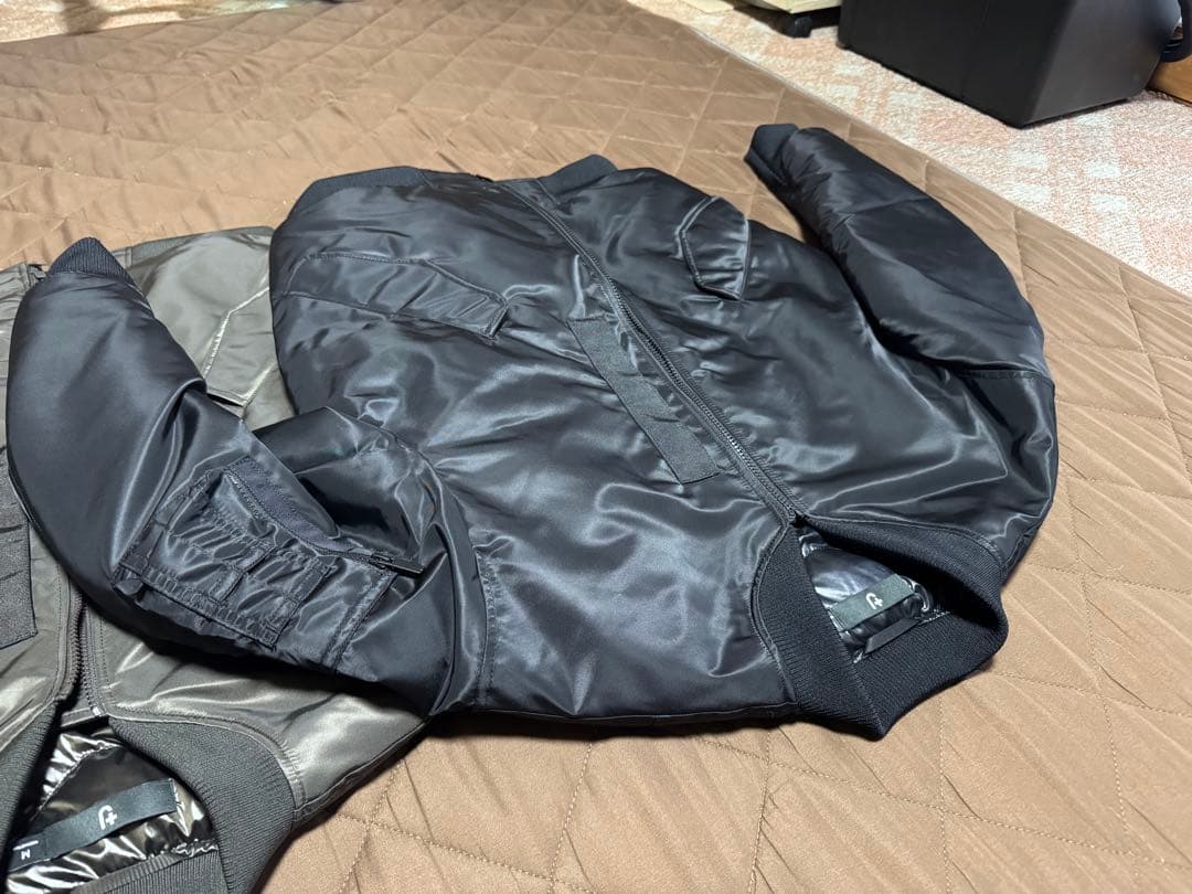 ハイブリッドダウンオーバーサイズMA－1 GLAYとBLACK２つMサイズ