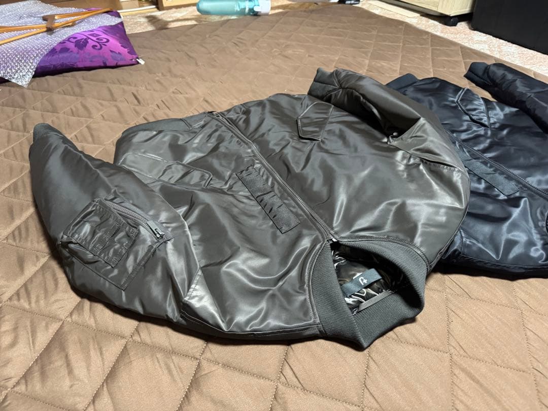 ハイブリッドダウンオーバーサイズMA－1 GLAYとBLACK２つMサイズ