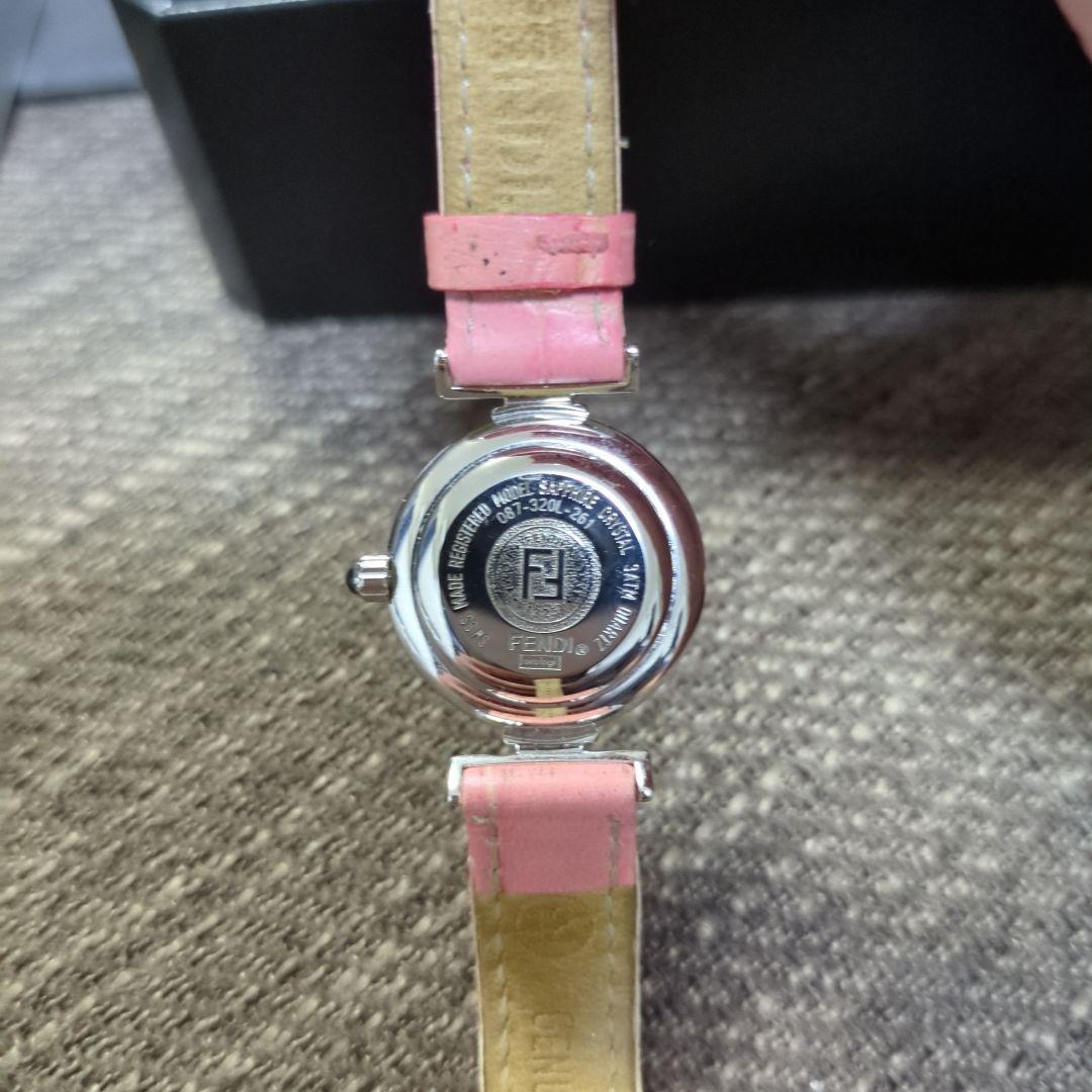 FENDI F1-730 ピンクレザー腕時計