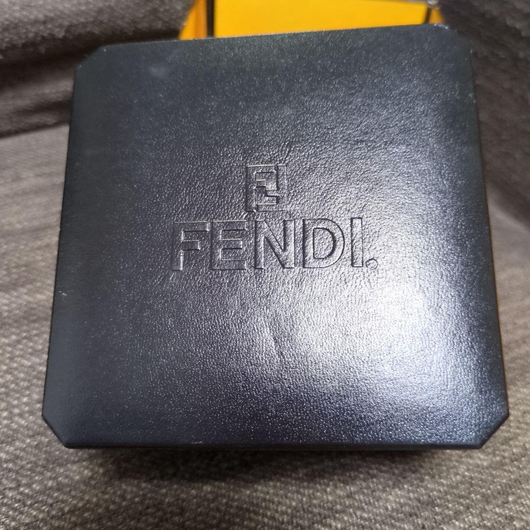 FENDI F1-730 ピンクレザー腕時計
