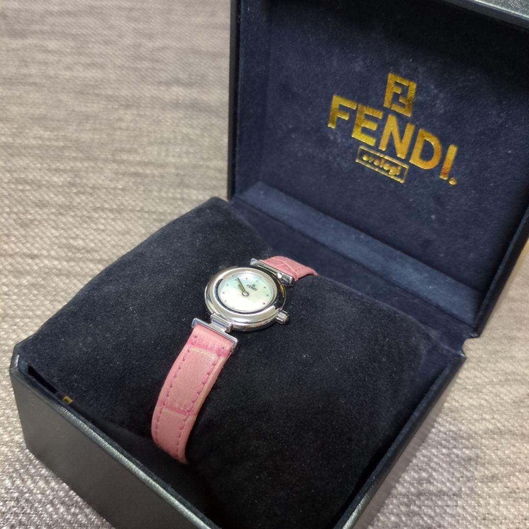 FENDI F1-730 ピンクレザー腕時計