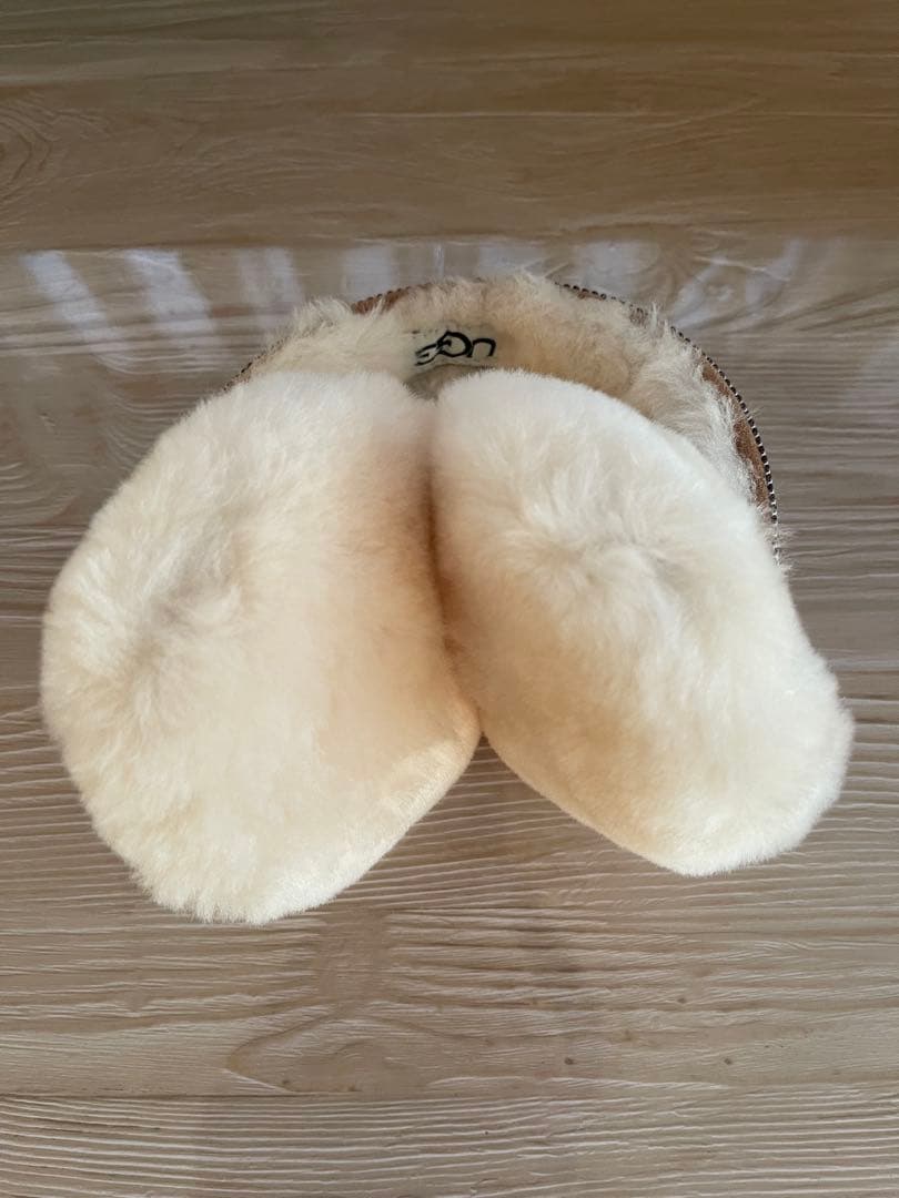 ★VV★UGG クリーム色 ファーイヤーマフ