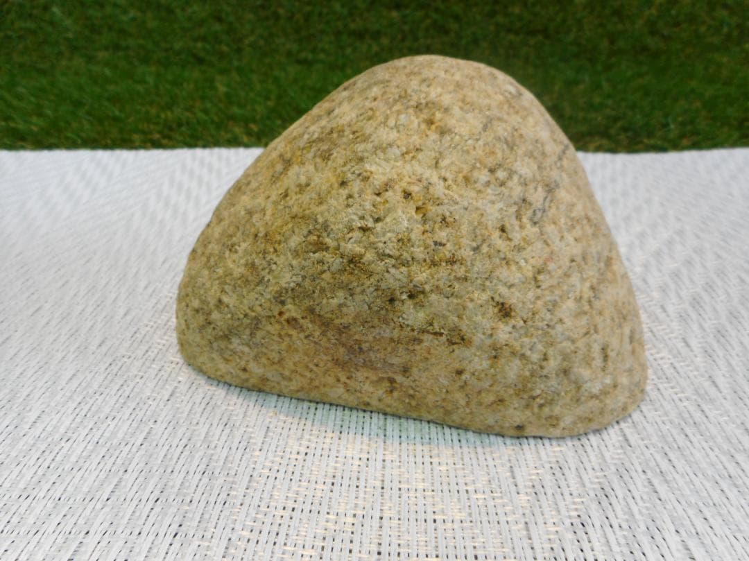 岩穴にフクロウ３羽　石材彫刻品