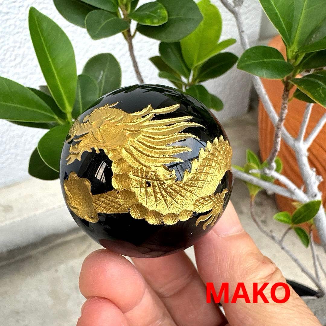 M1744☆オニキス『龍』彫丸玉50mm☆天然石　原石☆N50405-E