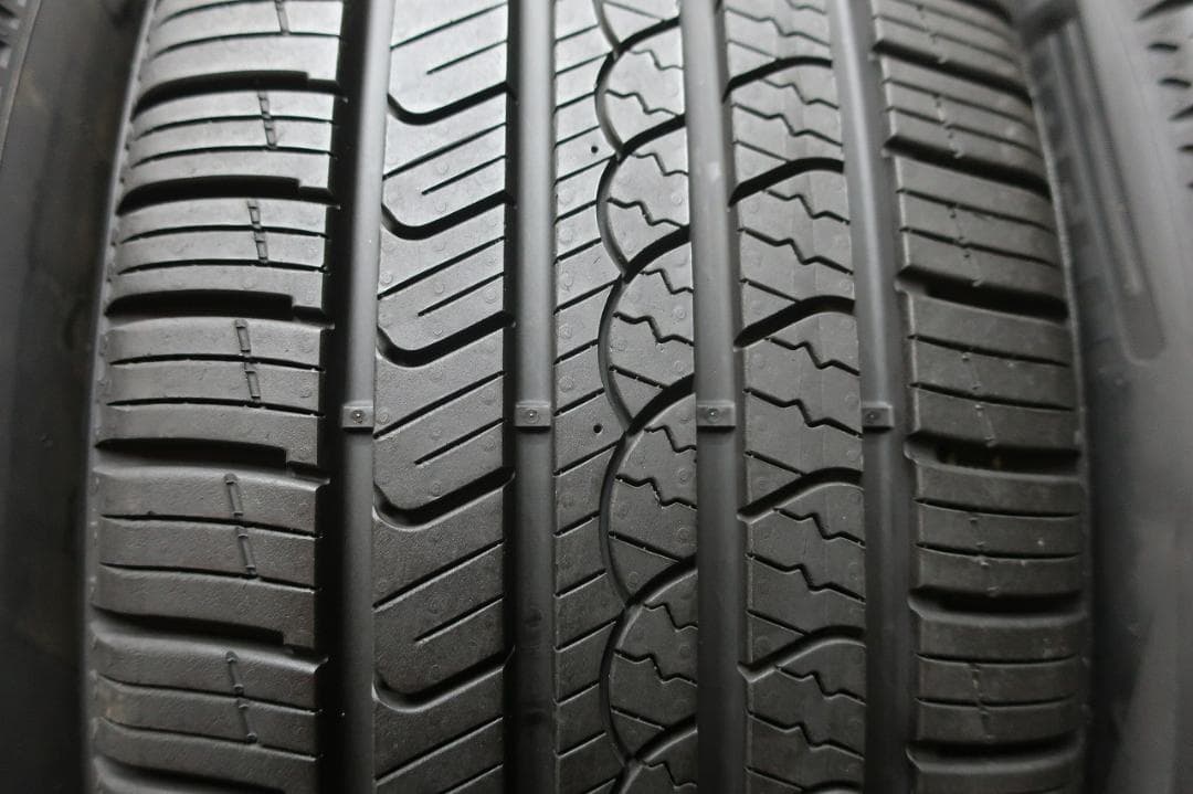 りくにー様　ピレリ　チントゥラート　P9　AS　225/50R18　バリ溝　4本