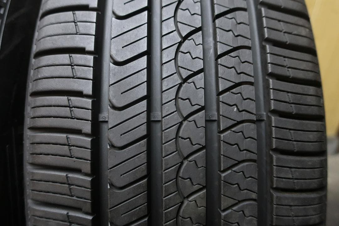 りくにー様　ピレリ　チントゥラート　P9　AS　225/50R18　バリ溝　4本