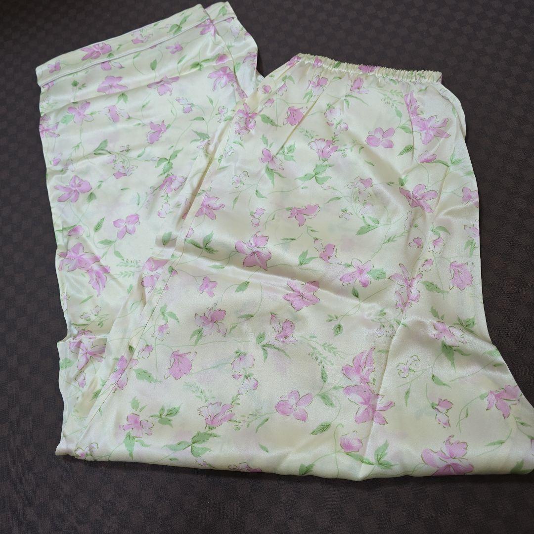 新品未使用　シルク パジャマ　MITSUKOSHI SHANGHAI 三越