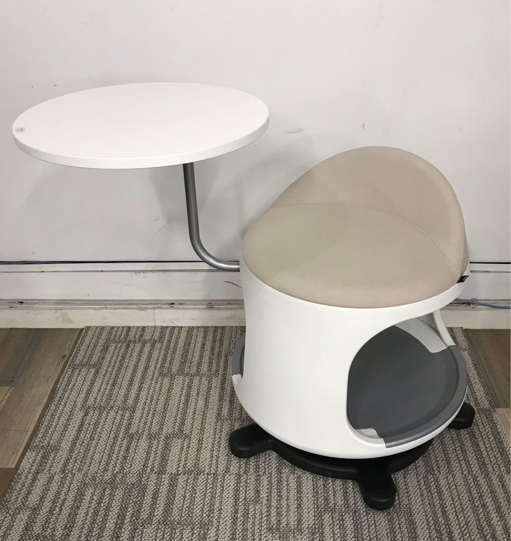 【展示品2025年製】オカムラ　クレイドル　テーブル付きスツール　ベージュ