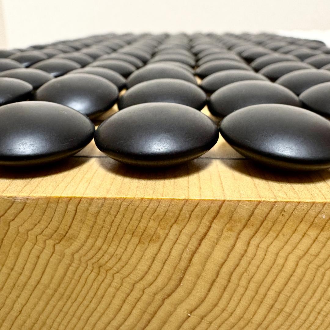 【定価27万円】新榧 6寸 柾目 足付 碁盤 碁石 34号 本蛤 那智黒 木箱付