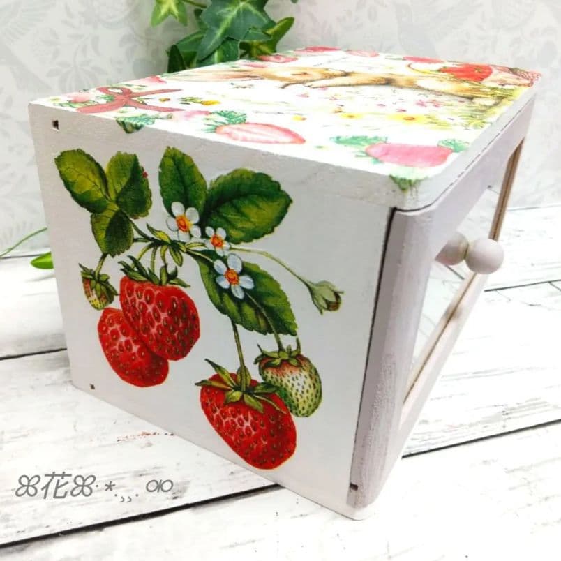 デコパージュꔛ‬ꕤ 木製引出し収納BOX♡小物入れ♡インテリア雑貨♡苺うさぎ
