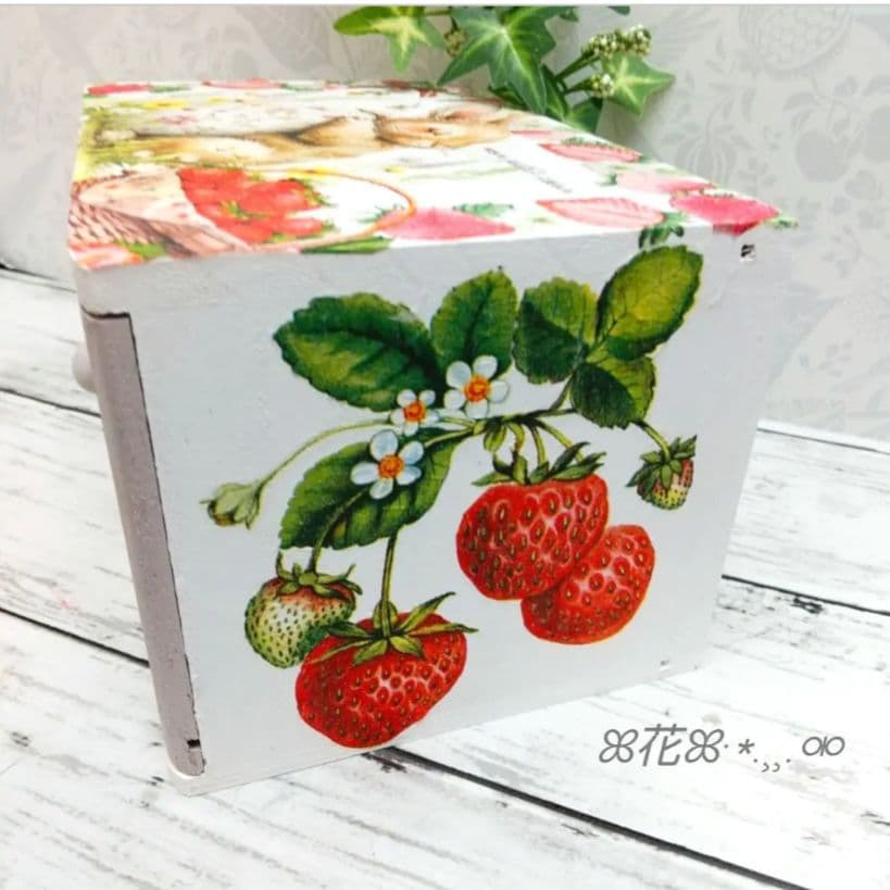 デコパージュꔛ‬ꕤ 木製引出し収納BOX♡小物入れ♡インテリア雑貨♡苺うさぎ