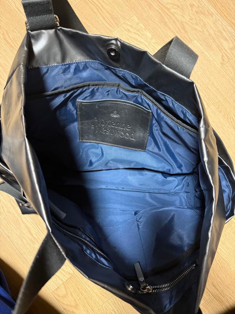 Vivienne Westwood メタリックユーティリティ トートバッグ
