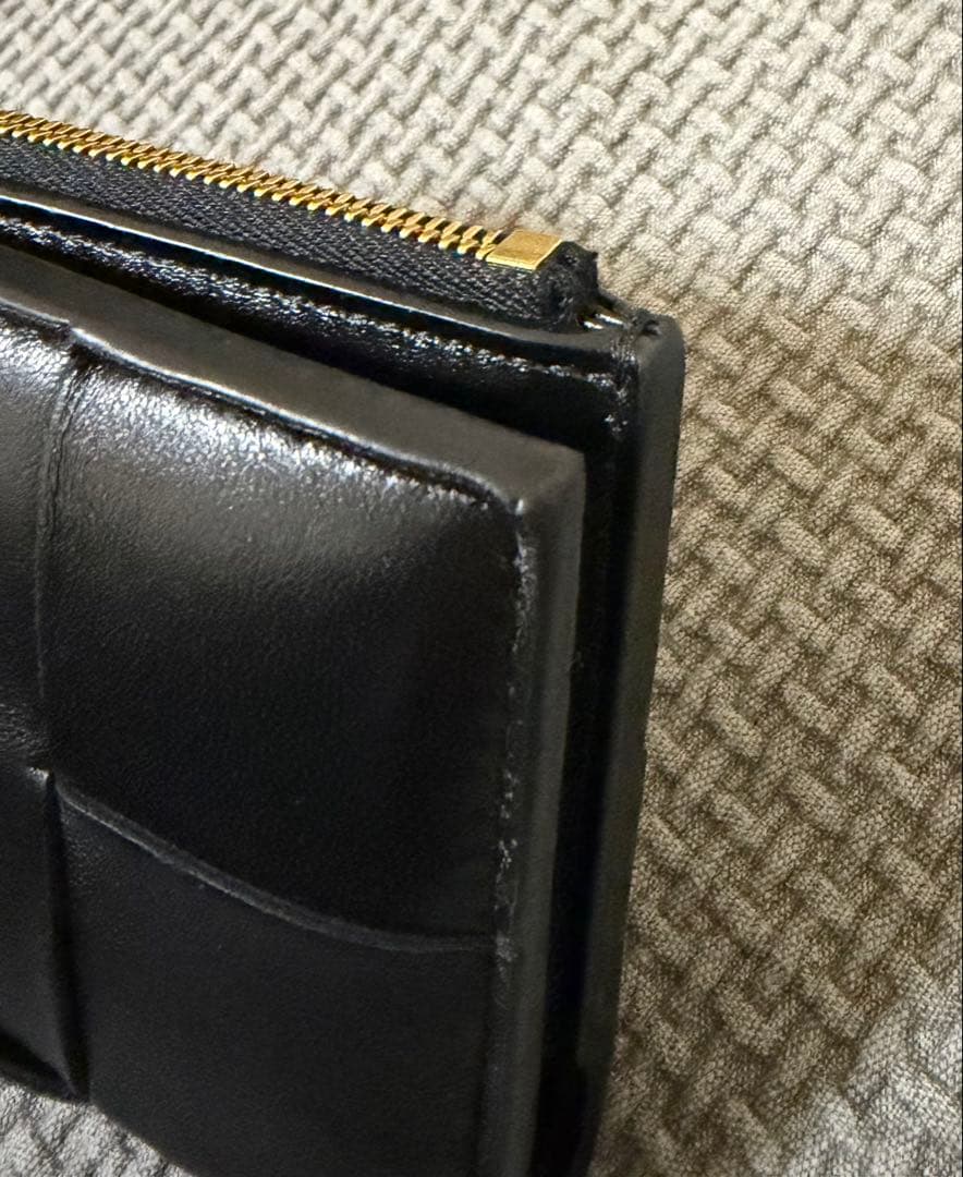 Bottega Veneta ボッテガヴェネタ　ブラックレザー二つ折り財布