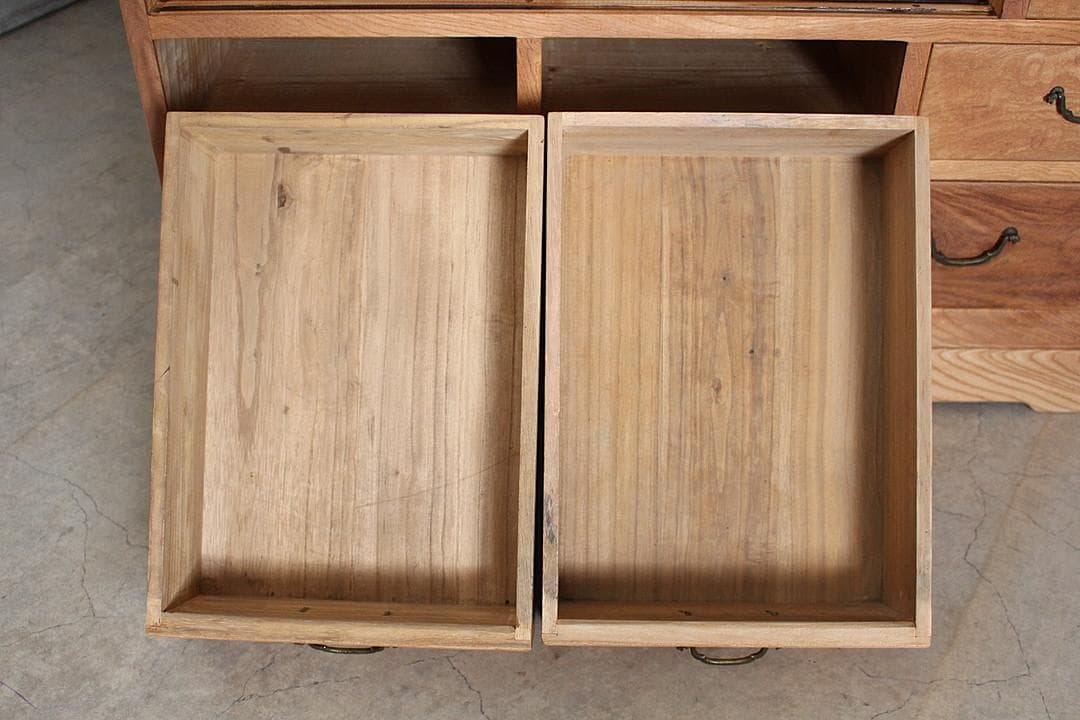 古い木枠のガラス戸棚　木製引き出し6杯　食器棚　本棚　キャビネット　古家具