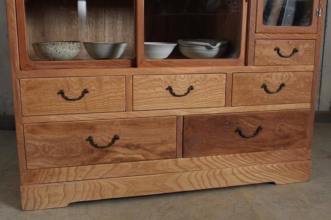 古い木枠のガラス戸棚　木製引き出し6杯　食器棚　本棚　キャビネット　古家具