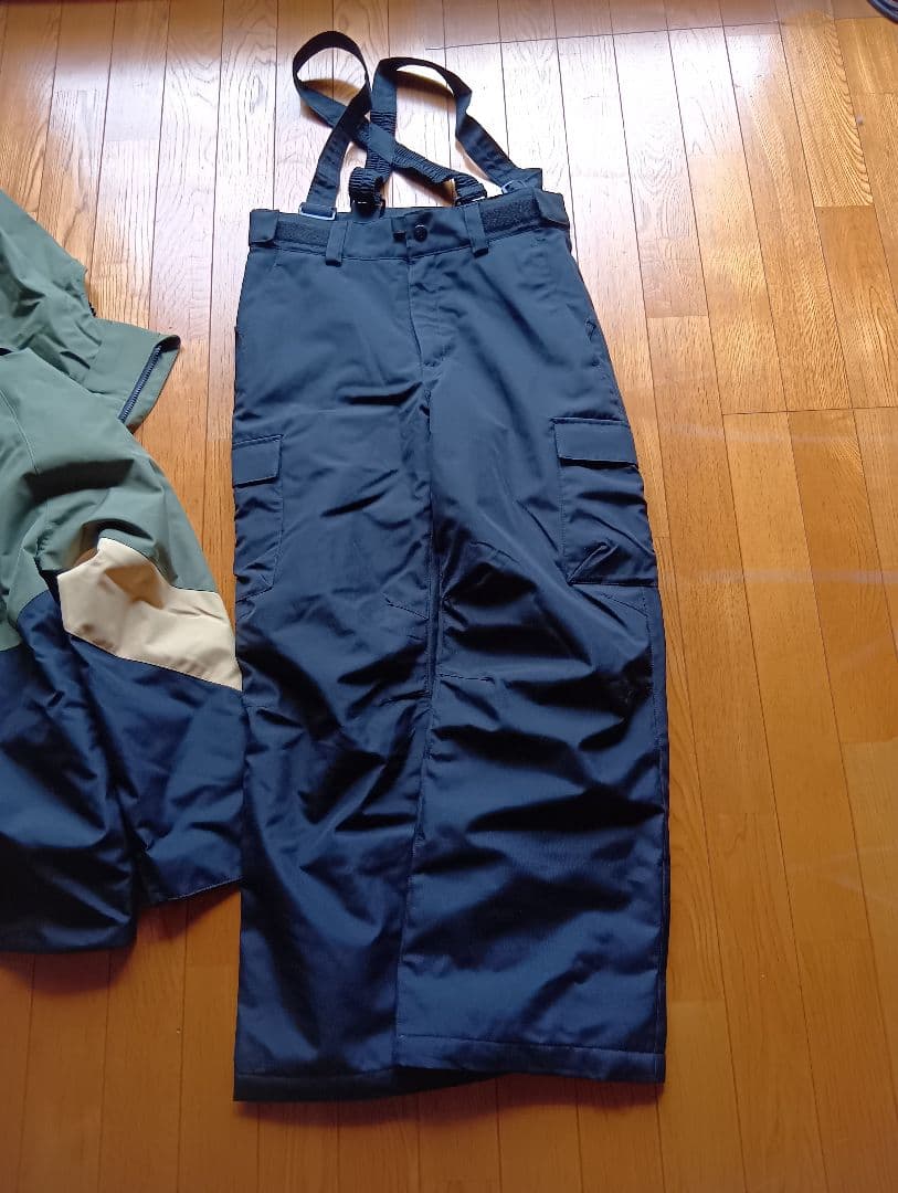 ジュニアスノーボードウェアセットサイズ160（ジャケット・パンツ）