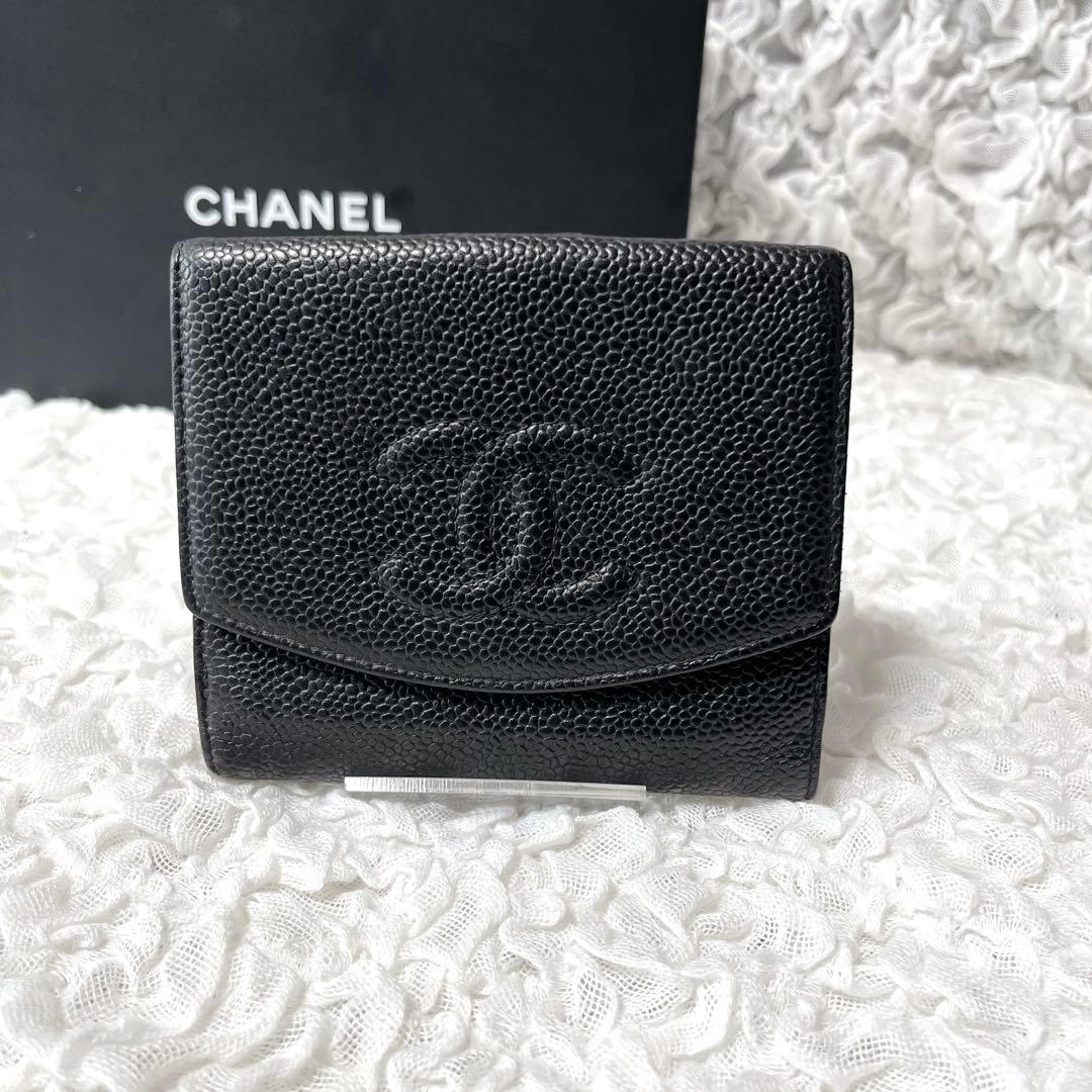 CHANEL ブラック 二つ折り財布　キャビアスキン　コンパクト　レザー　黒