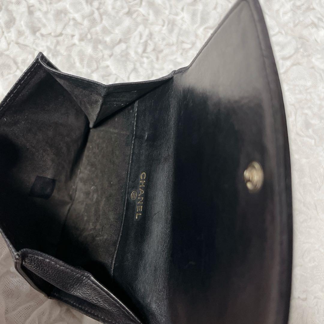 CHANEL ブラック 二つ折り財布　キャビアスキン　コンパクト　レザー　黒