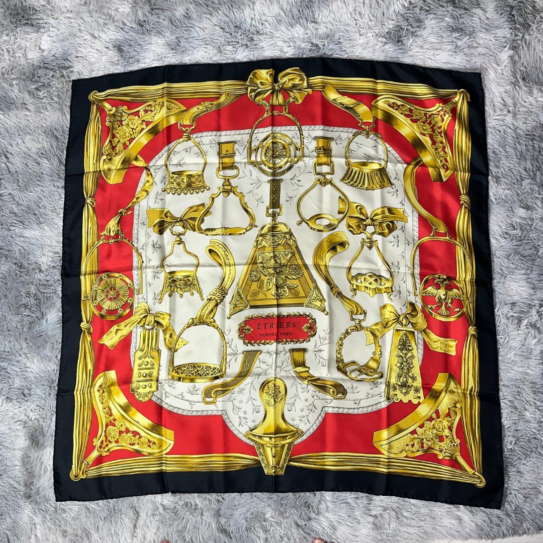 [大人気]　エルメス　HERMES　スカーフ　カレ90　ETRIERS　鎧柄