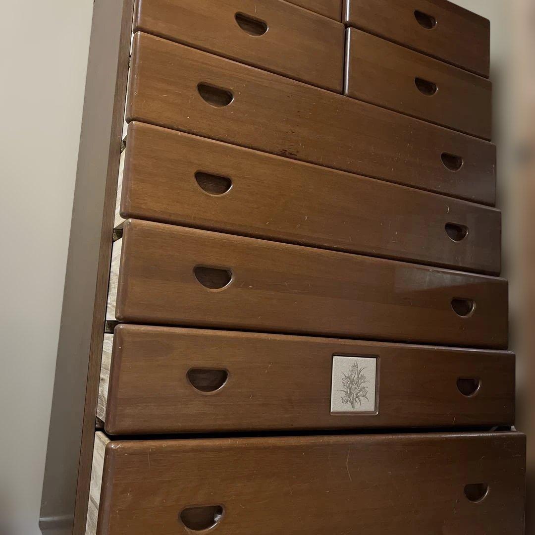 ブラウン木製チェスト