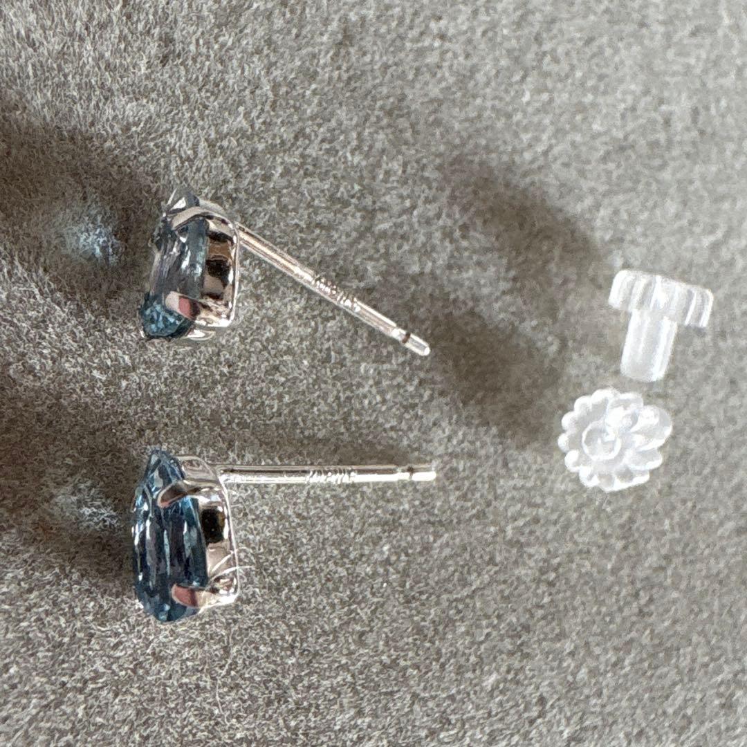 K18WG ♡ ブルーストーンピアス キャッチシリコン
