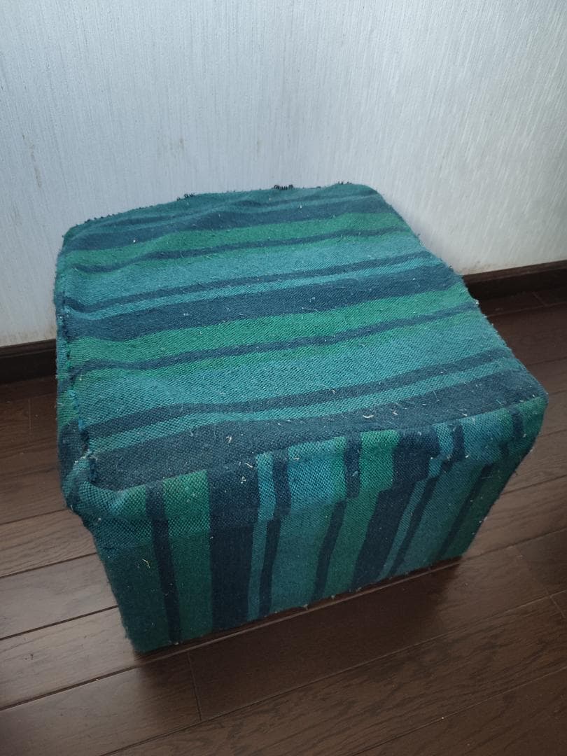 ブロック型のクッションスツール　イス　家具